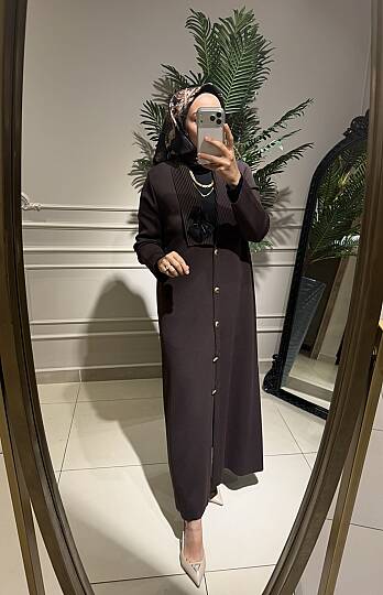 BROŞ YAKA DETAYLI ÇELİK ÖRME HIRKA